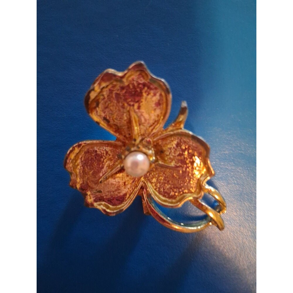 Vintage! GoldTone/Brass Petals wt Faux Pearl Center Flower/3 Leaf Clover Brooch